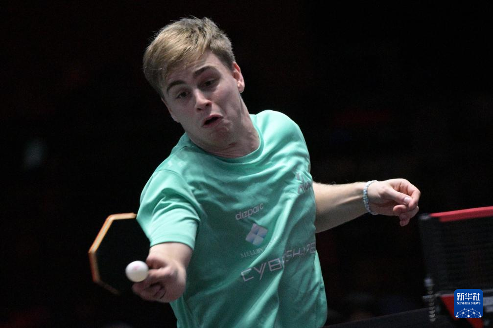 三名之间的 三名之间的